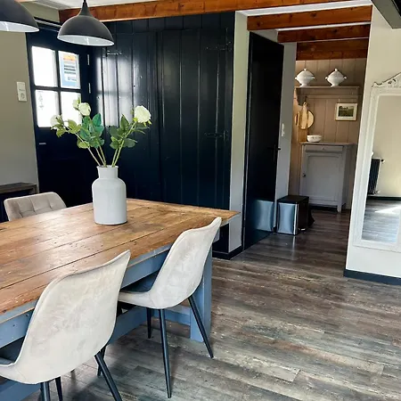 Holiday home De Koolschuur